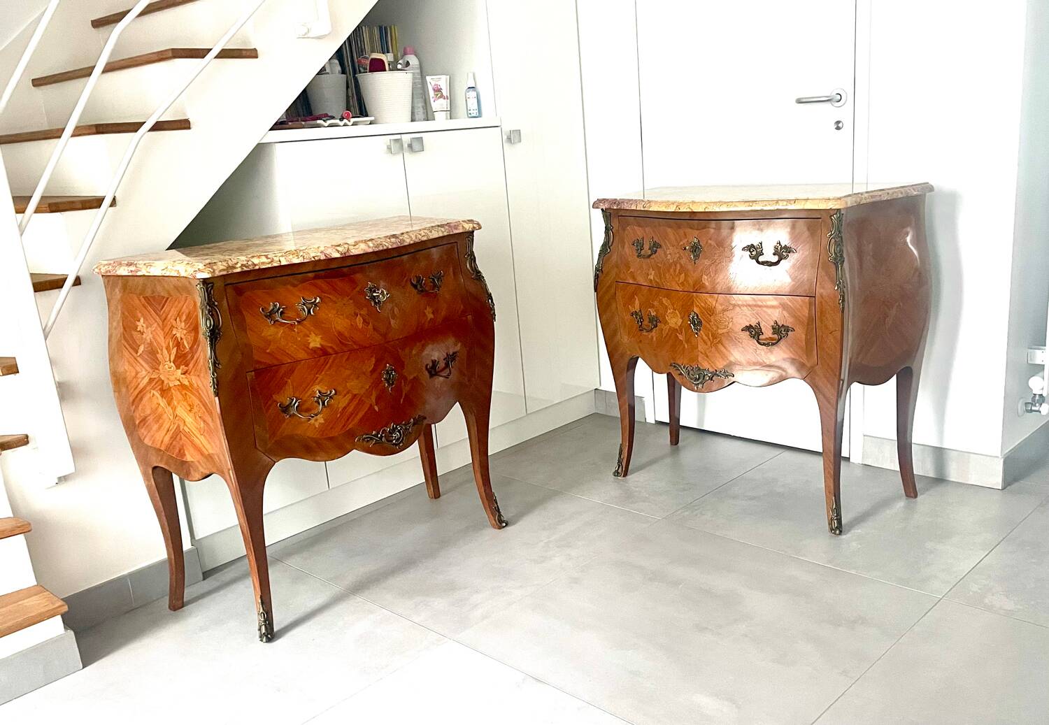 Pair of antique Louis XV chests of drawers in very good condition