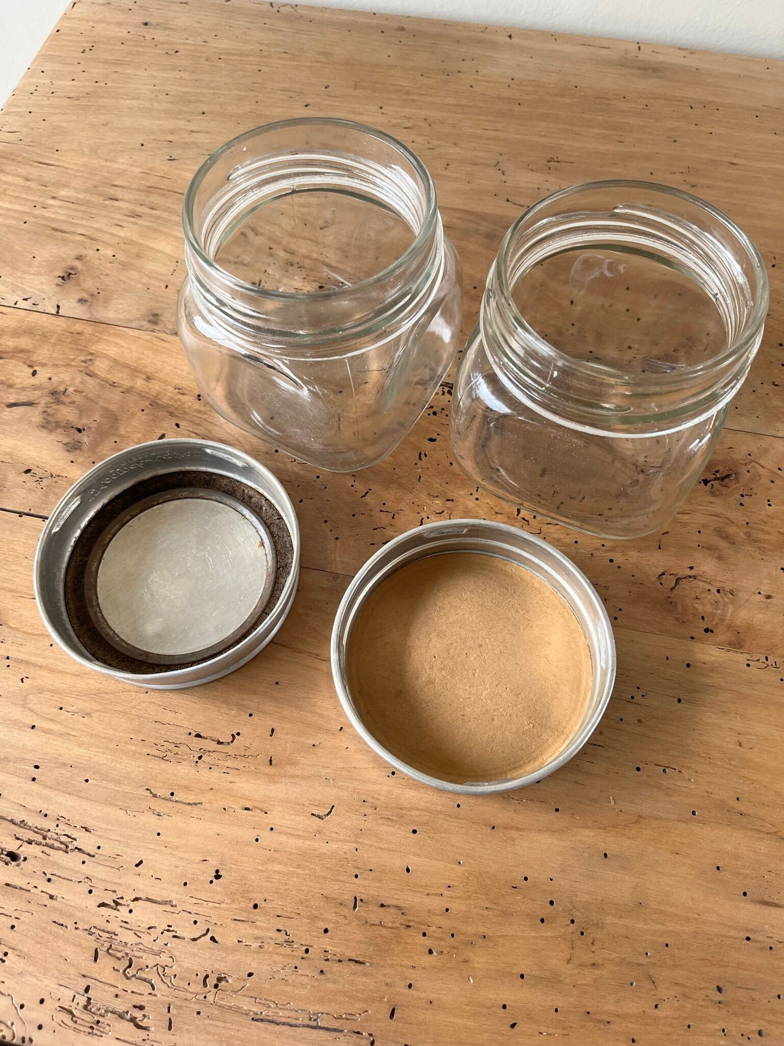 Set of 2 antique jars with aluminum lids