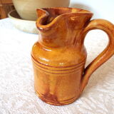 Pitcher side beak
