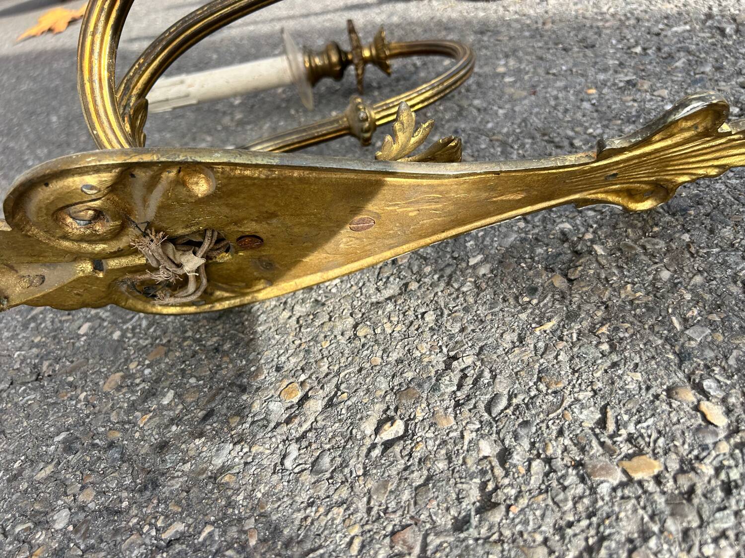 Pair of brass wall lights – Louis XVI style