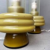 Lampes de table en verre opalin vert olive