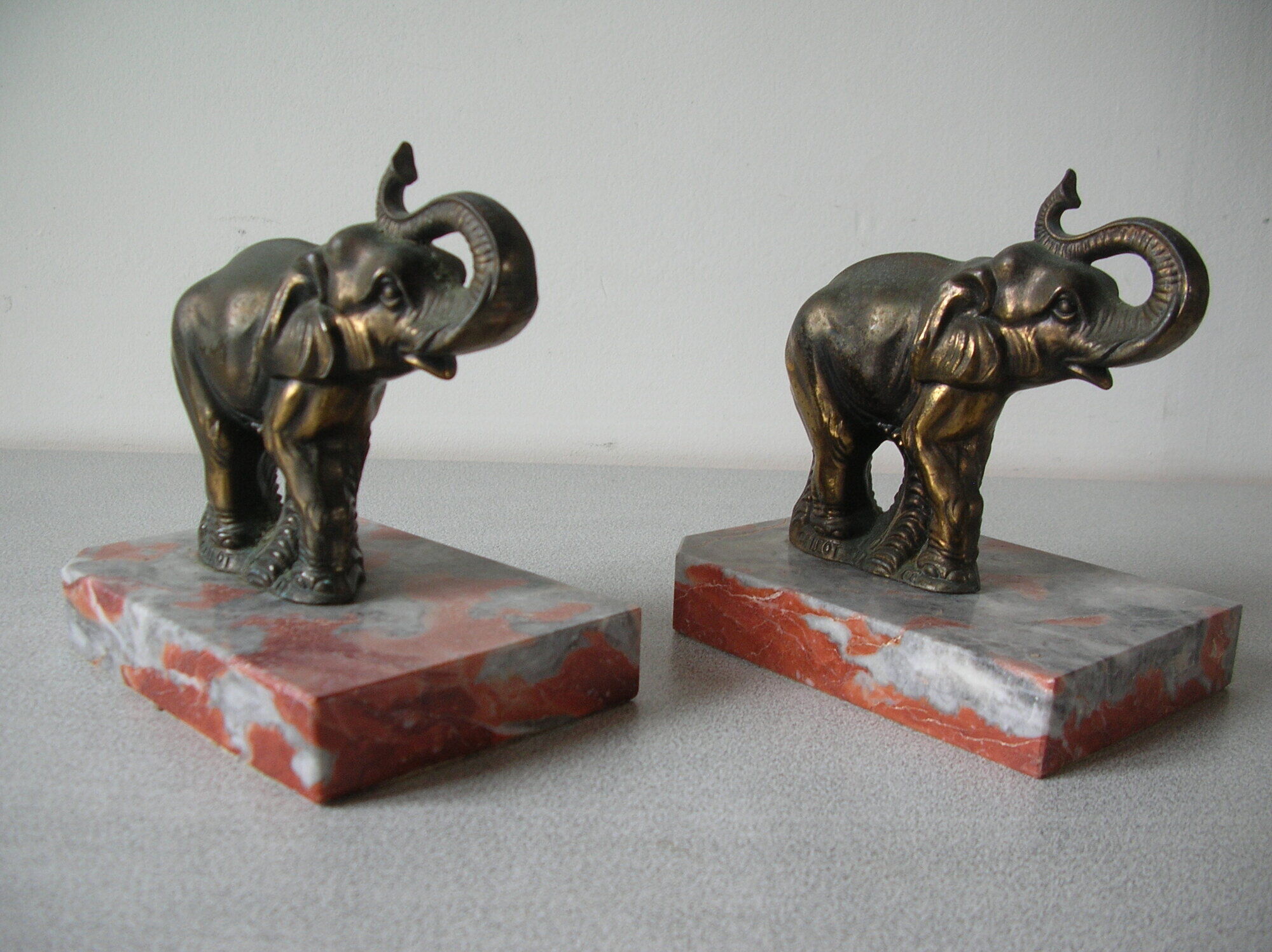 Old pair of bookends elephant in regulation signed Gallot ED on Art Deco marble
