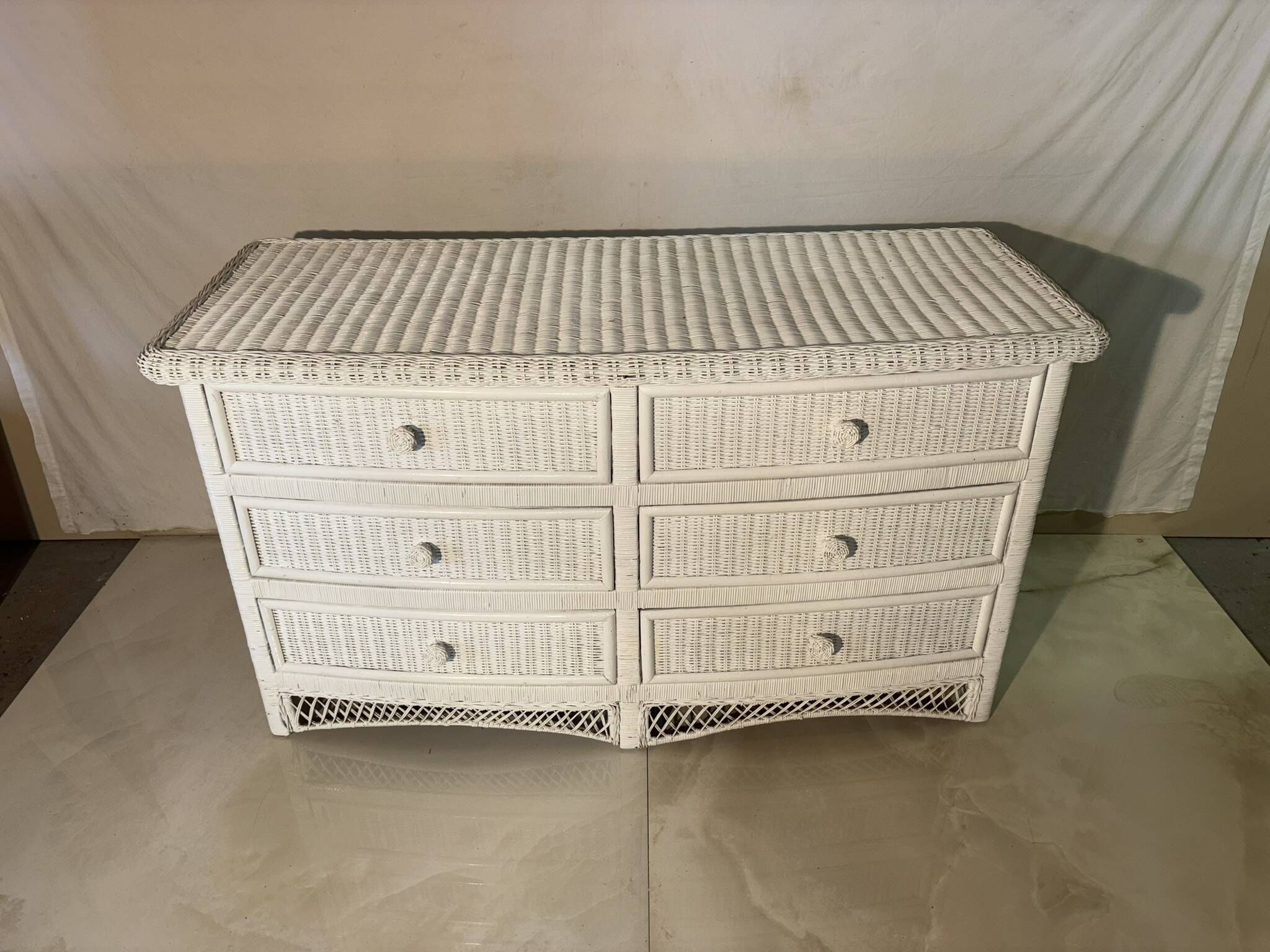 Ensemble chambre rotin blanc : commode, miroir, lit, panier