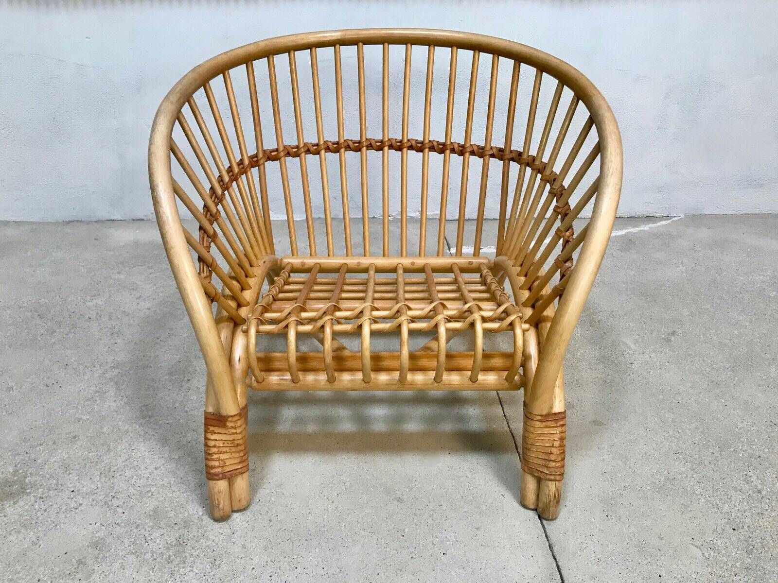 Handcrafted Bamboo lounge chair with leather lacings, Italy 1970s