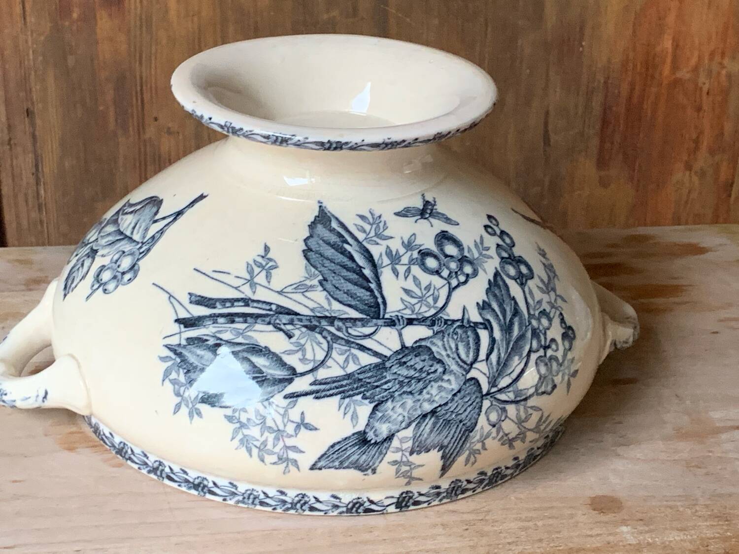 Ironstone soup tureen 1900s with birds and blackberries Nimy