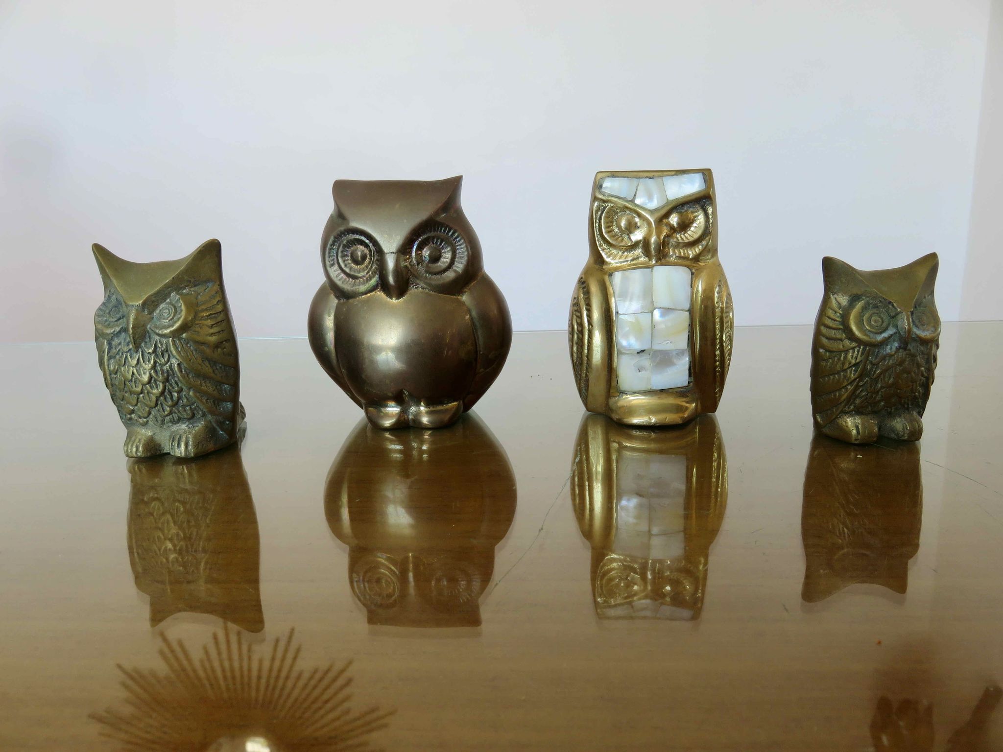 Owl, owl in golden brass and mother-of-pearl 70s