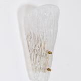 A mid-century Kalmar wall lamp in brass and textured glass, Austria, 1950s.