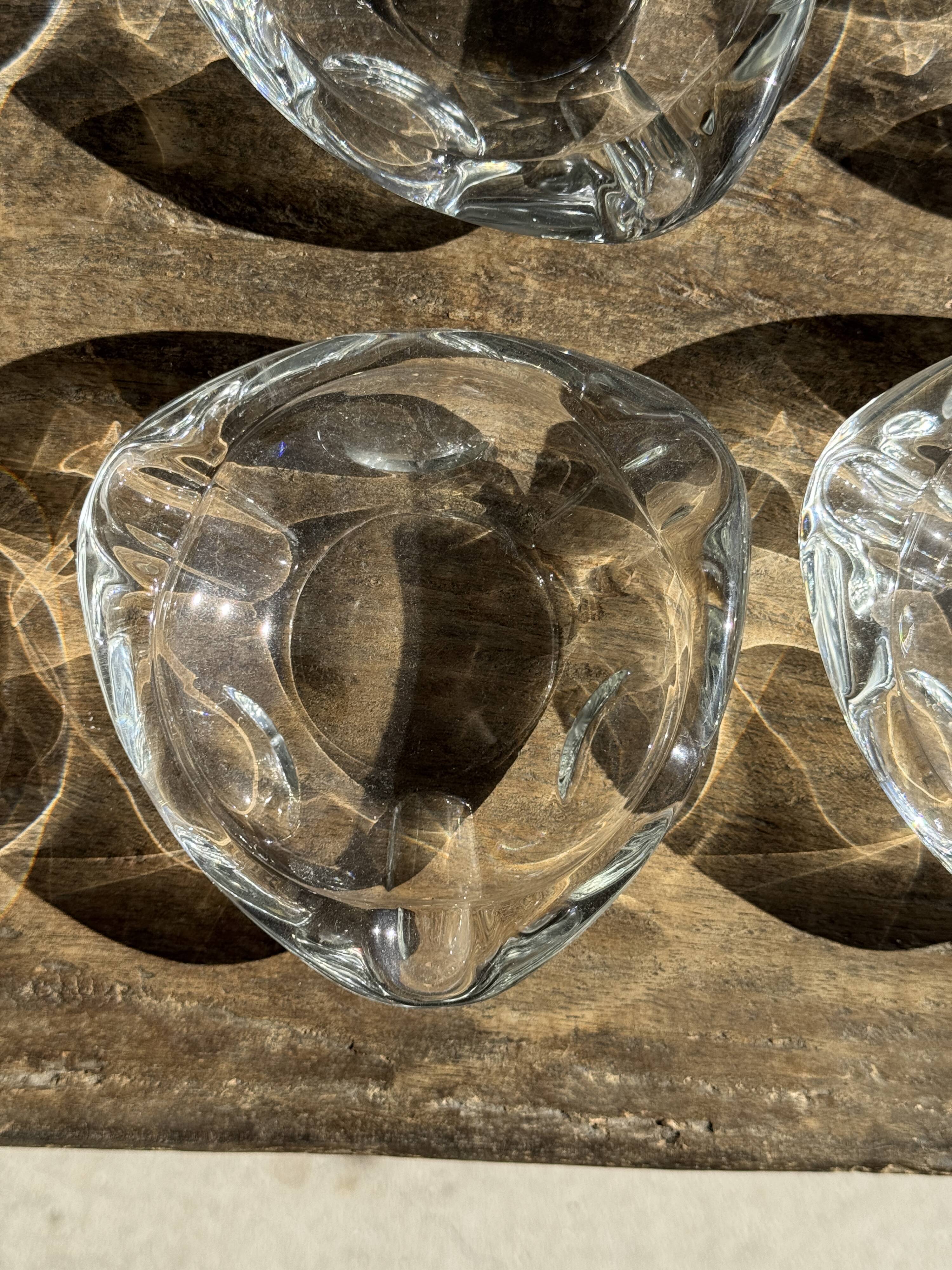 Set of 14 triangular glass ashtrays D13