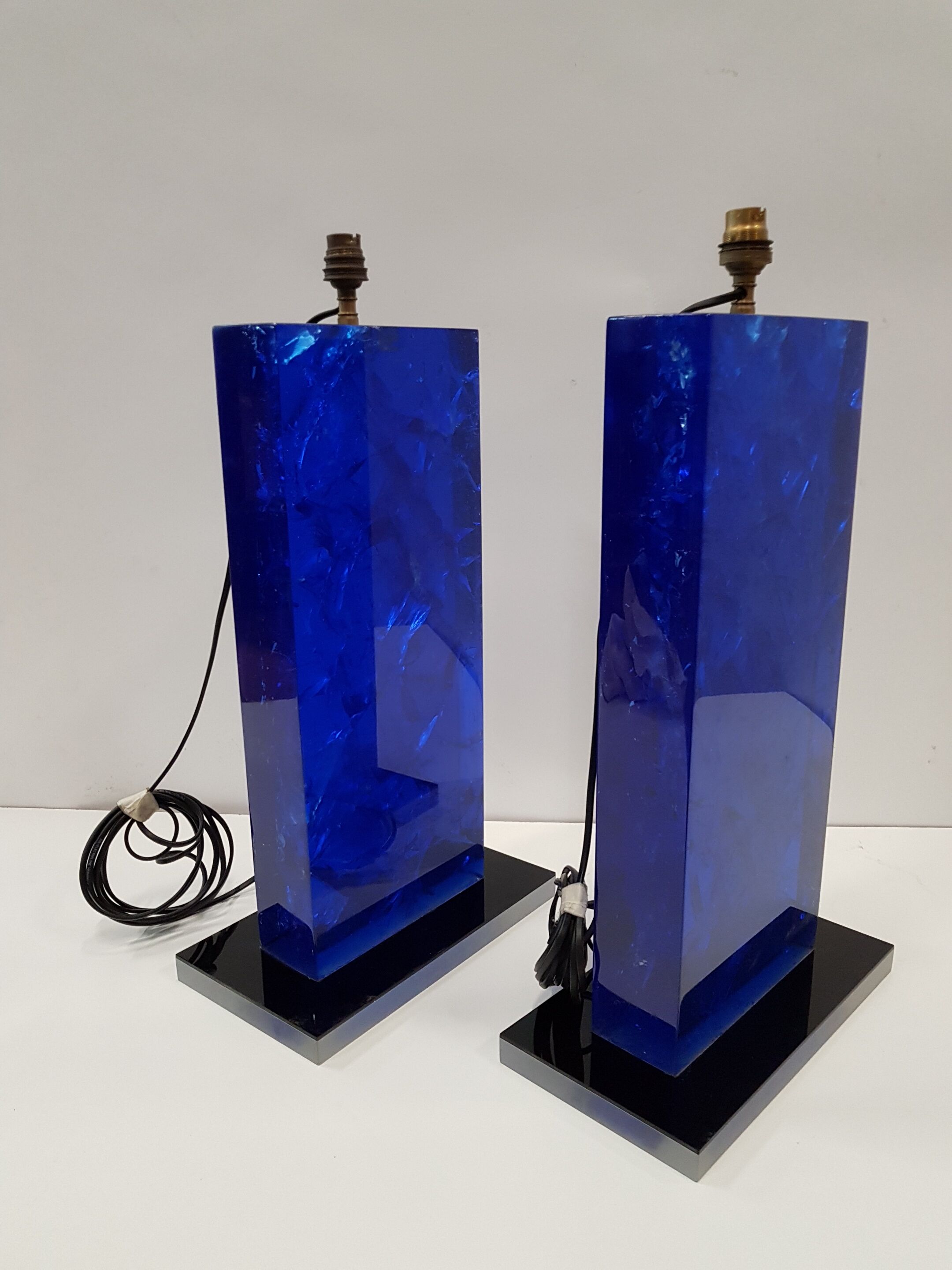 Pair of blue fractal resin lamp feet