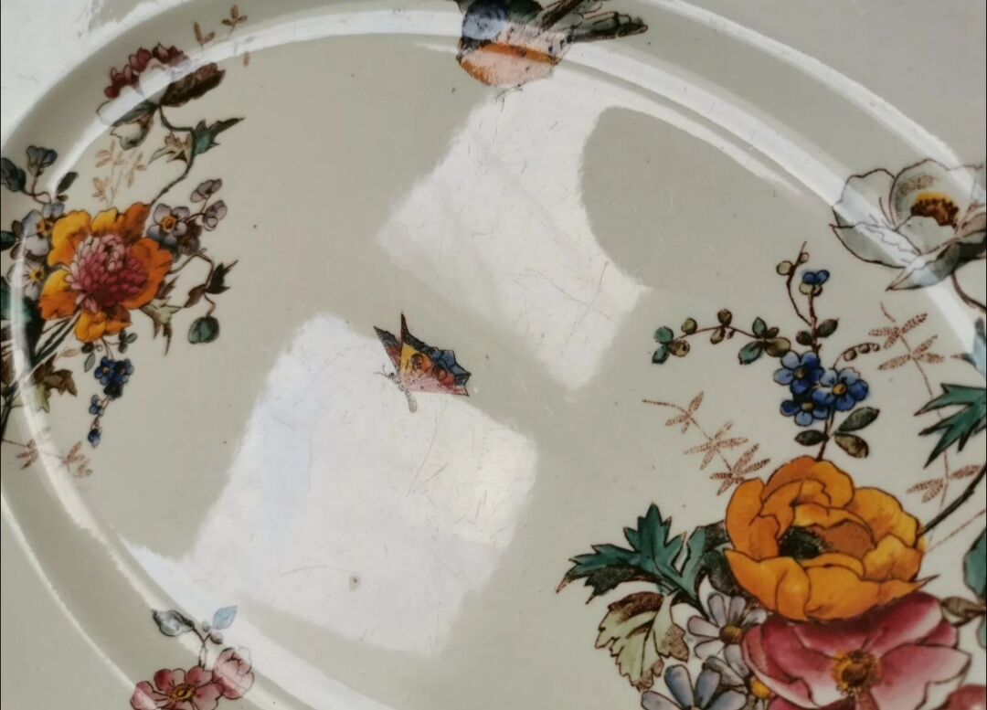 Decorative dish old earthenware