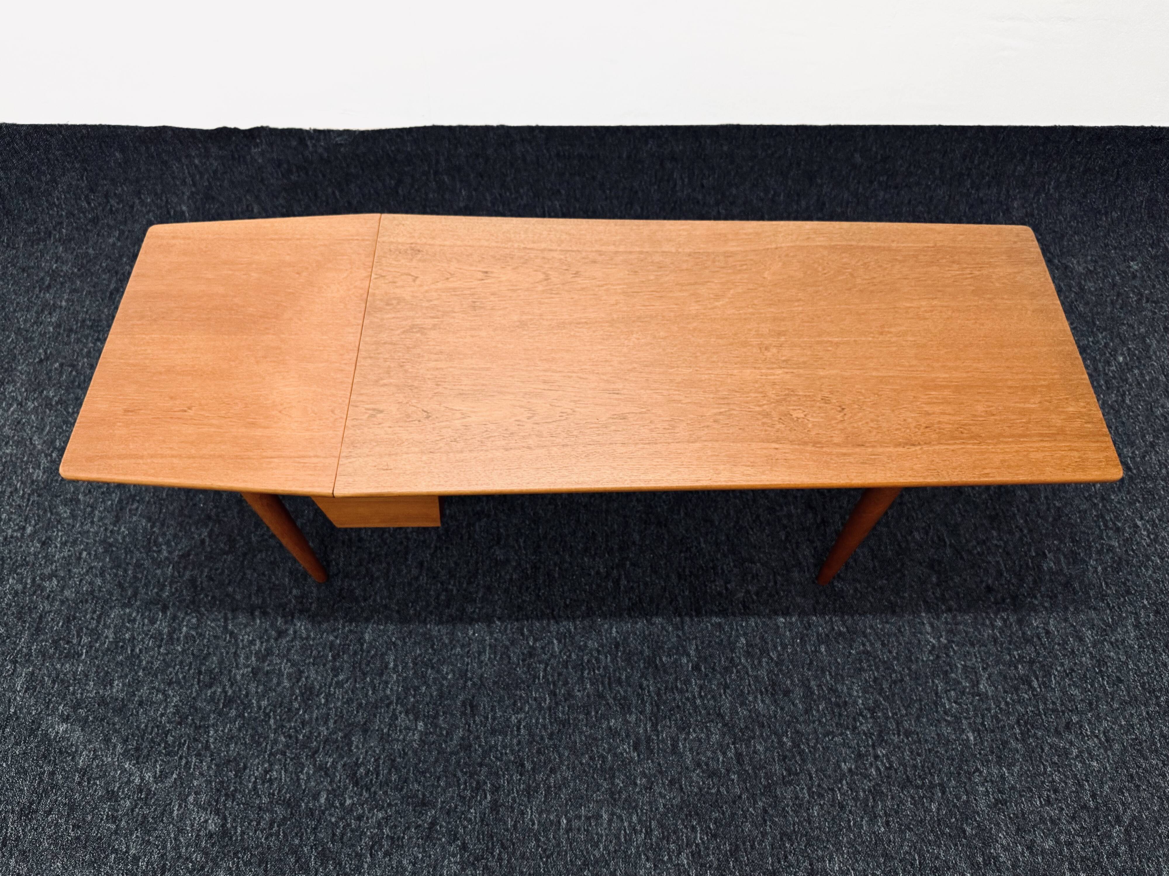 Table basse danoise en teck par Arne Vodder