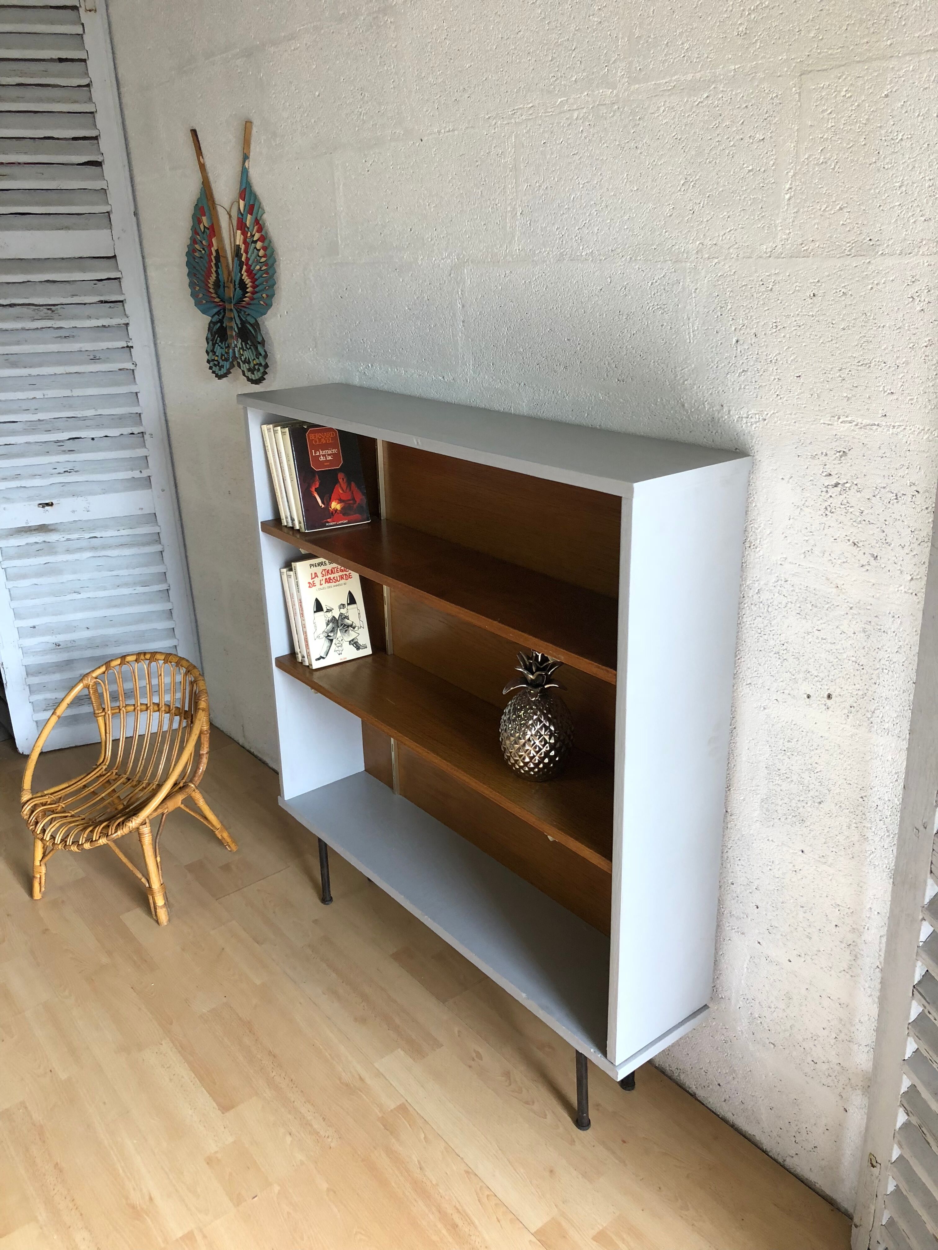 Shallow vintage library