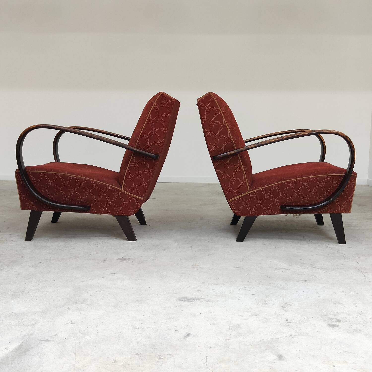 Pair of H410 Type C burgundy armchairs by Jindrich Halabala for Thonet