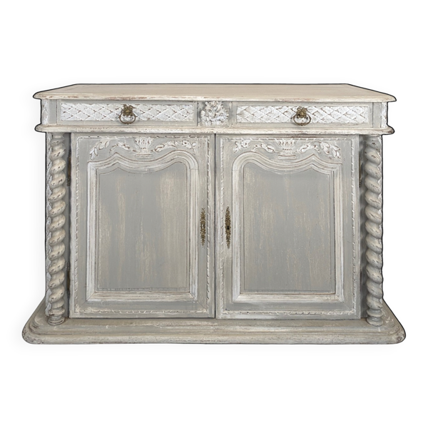 Buffet Louis XIII à colonnes torses en chêne patiné gris deux portes deux tiroirs