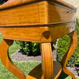Table à ouvrages en loupe de frêne époque Charles X