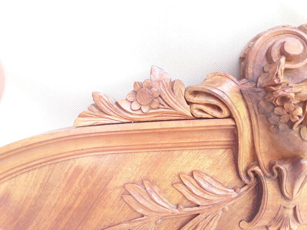 Pediment carved in walnut