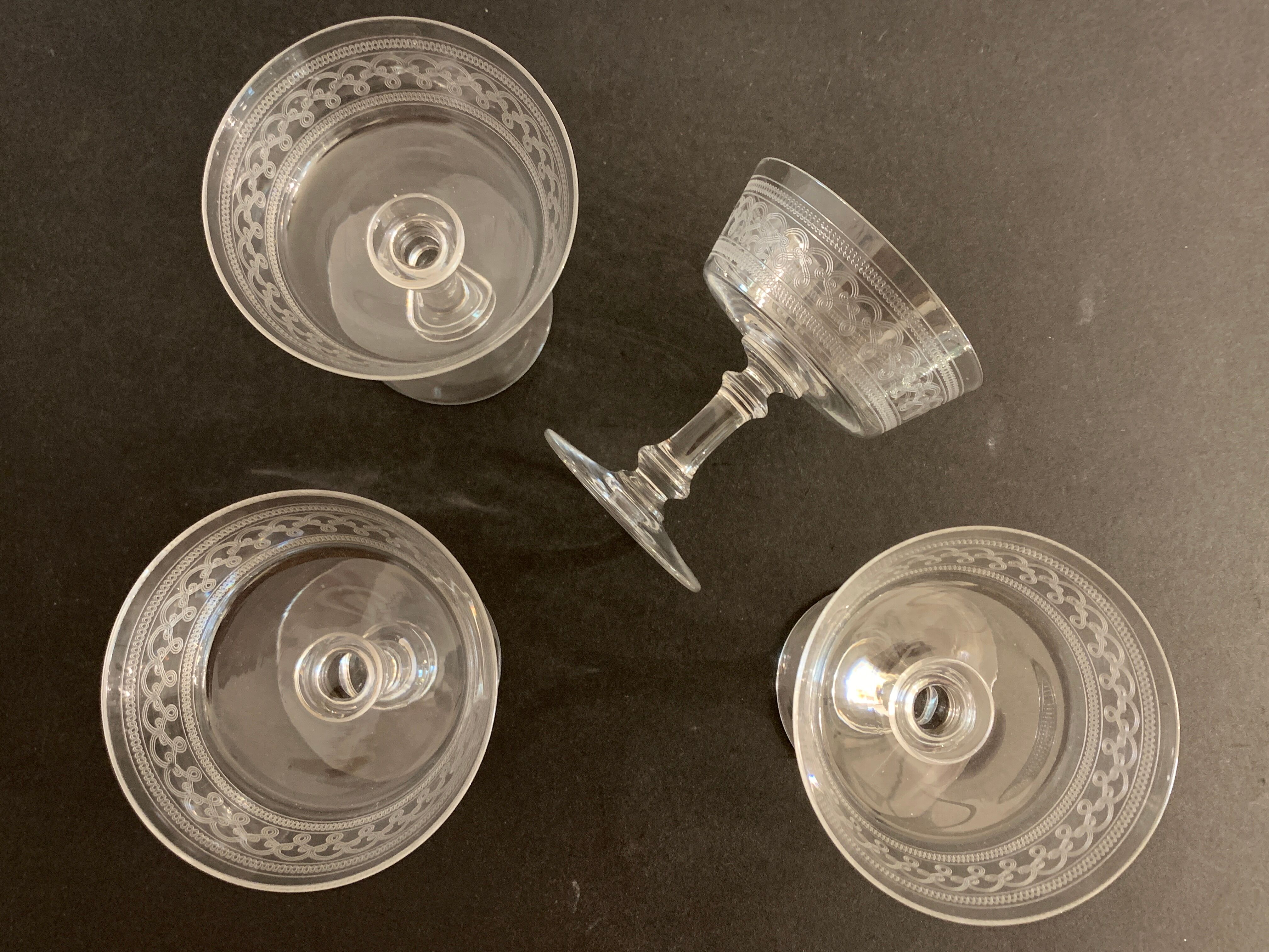 4 coupes à champagne en cristal taillé et soufflé