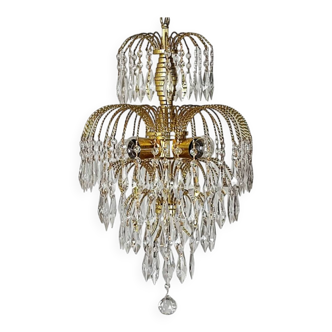 Chandelier with cascading pendants