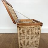 Wicker trunk