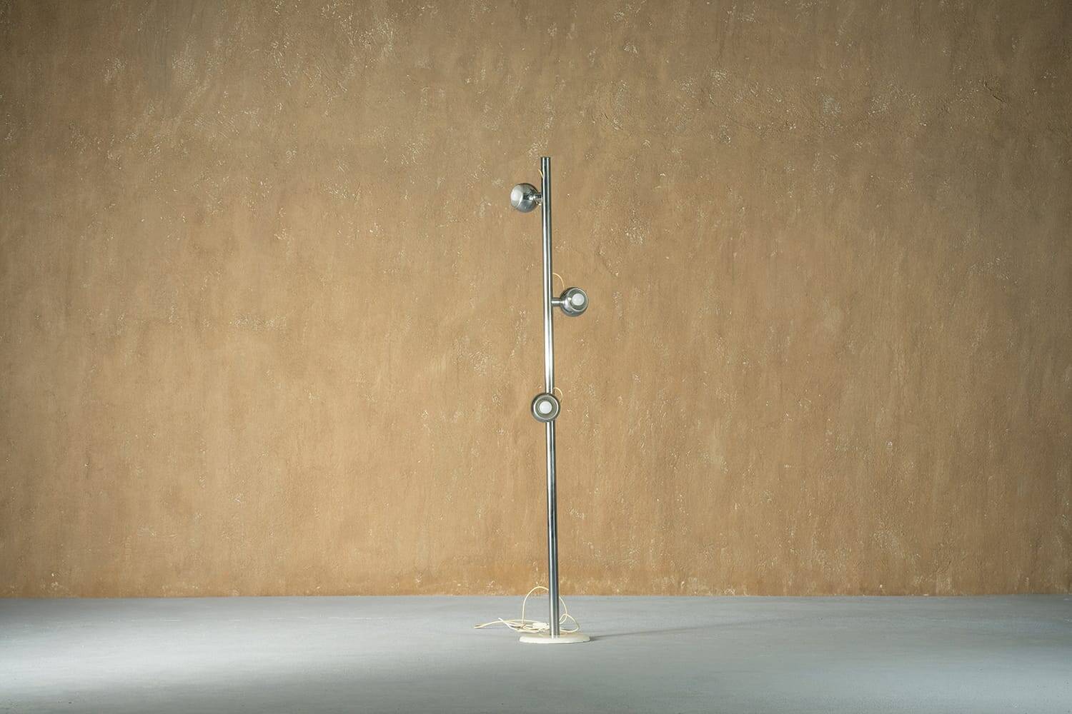 Floor lamp in aluminium with magnetic bulbs, Italy 1970s