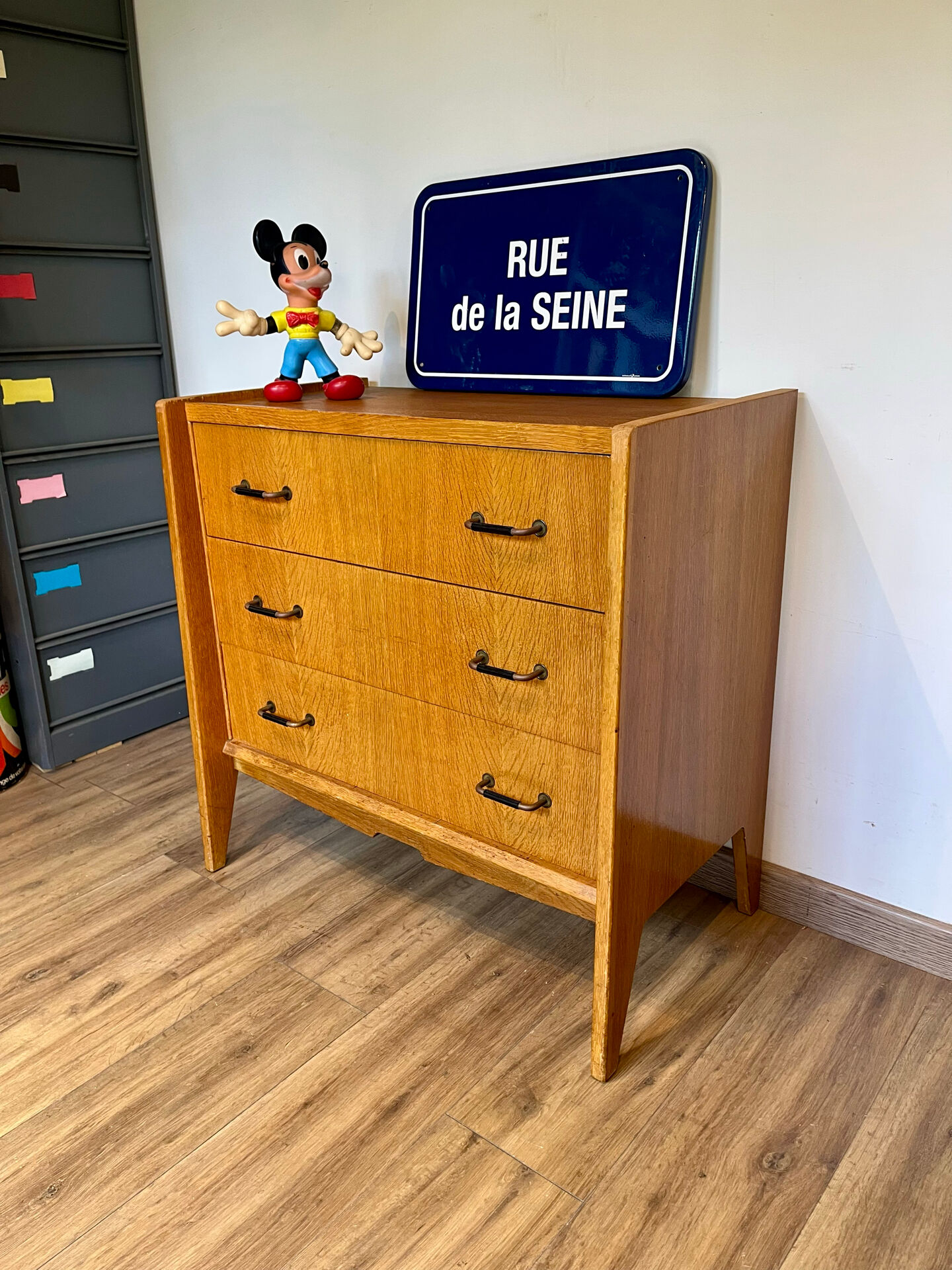 Chest of drawers with 3 drawers