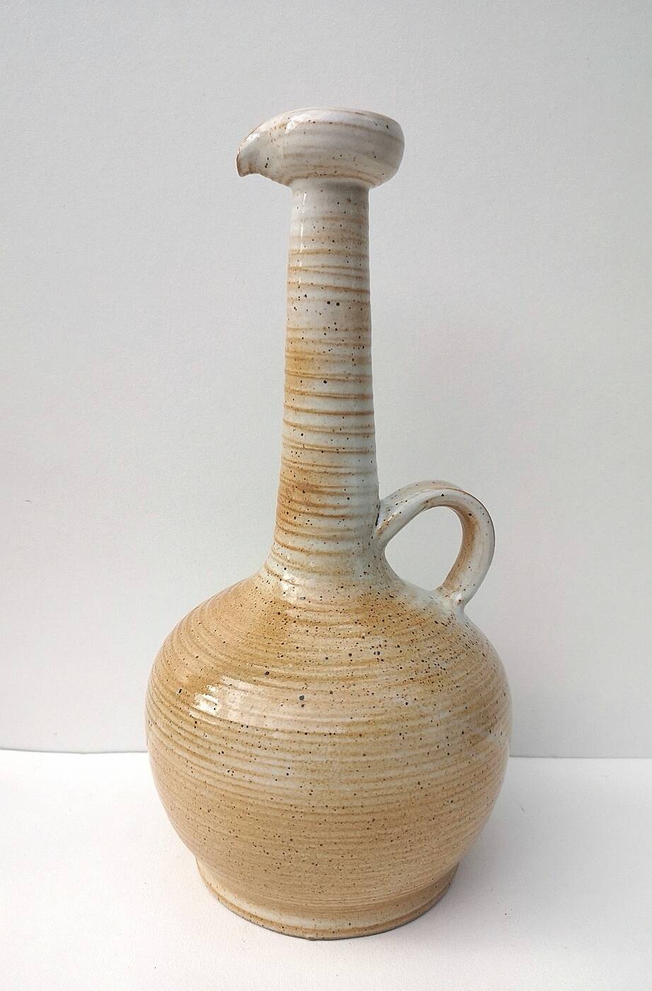 Carafe, pichet vintage en grès