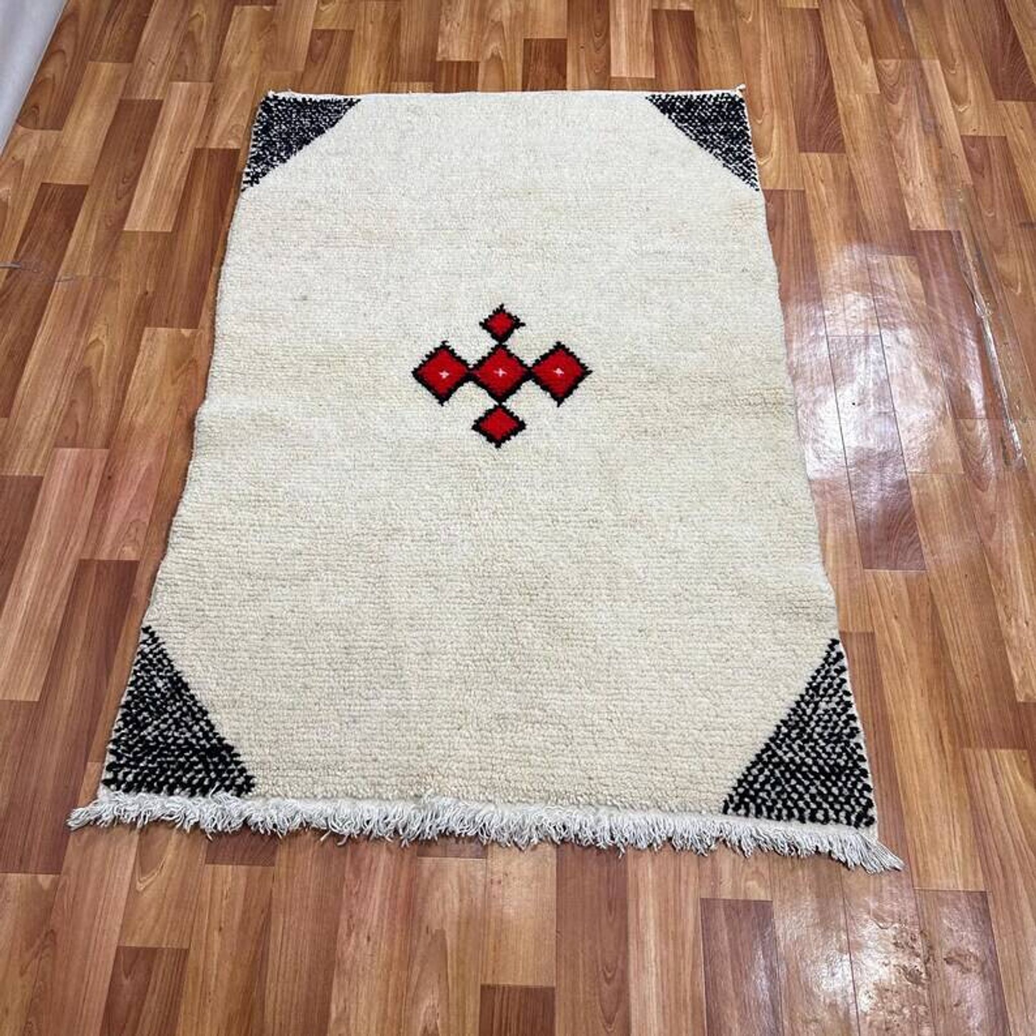 Moroccan Berber decorated rug 200cm x 300cm