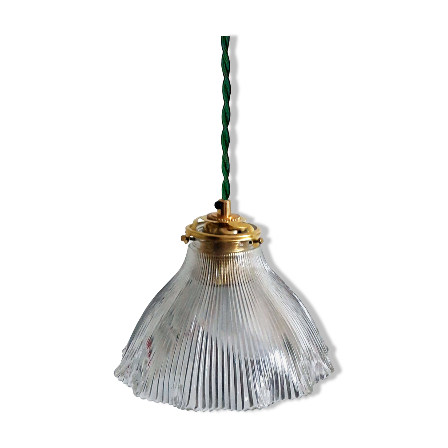 Holophanous suspension