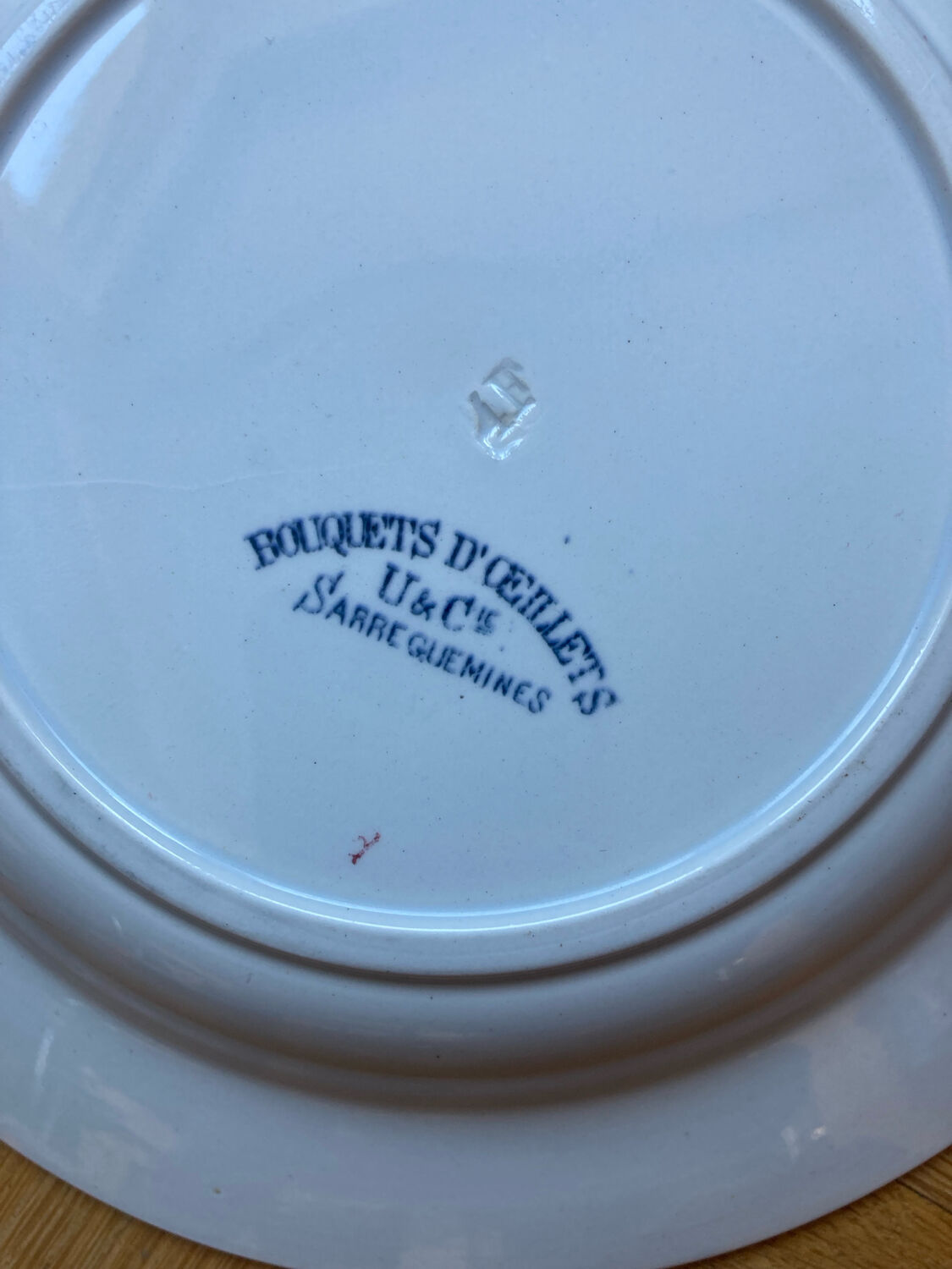 Deep plates Sarreguemines with carnation bouquets