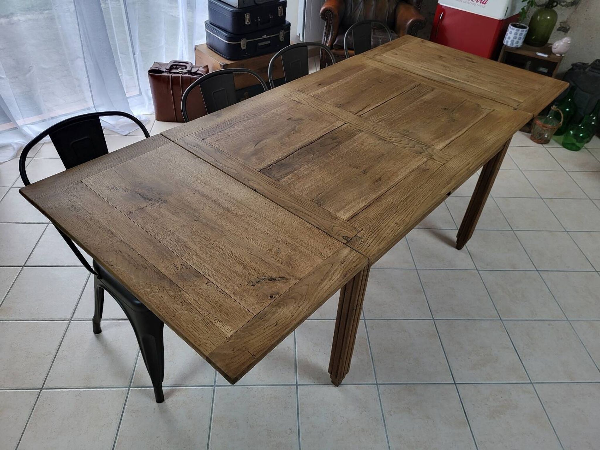 Extendable oak table