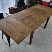 Extendable oak table
