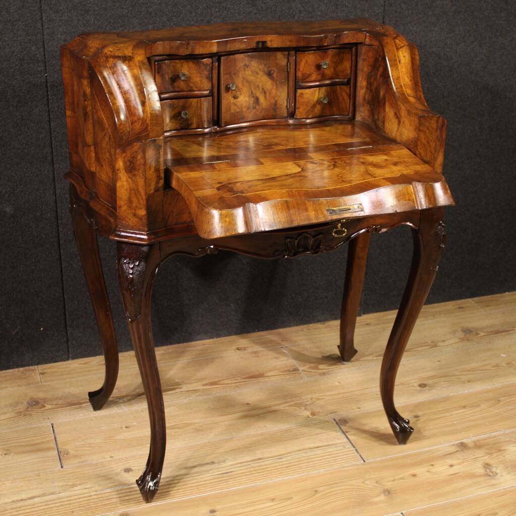Bureau vénitien du milieu du XXe siècle