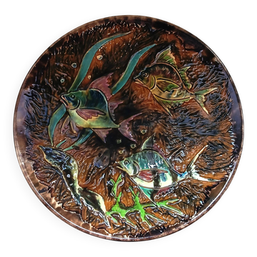 Relief barbotine dish "LA BISBAL SALAMO" with fish.