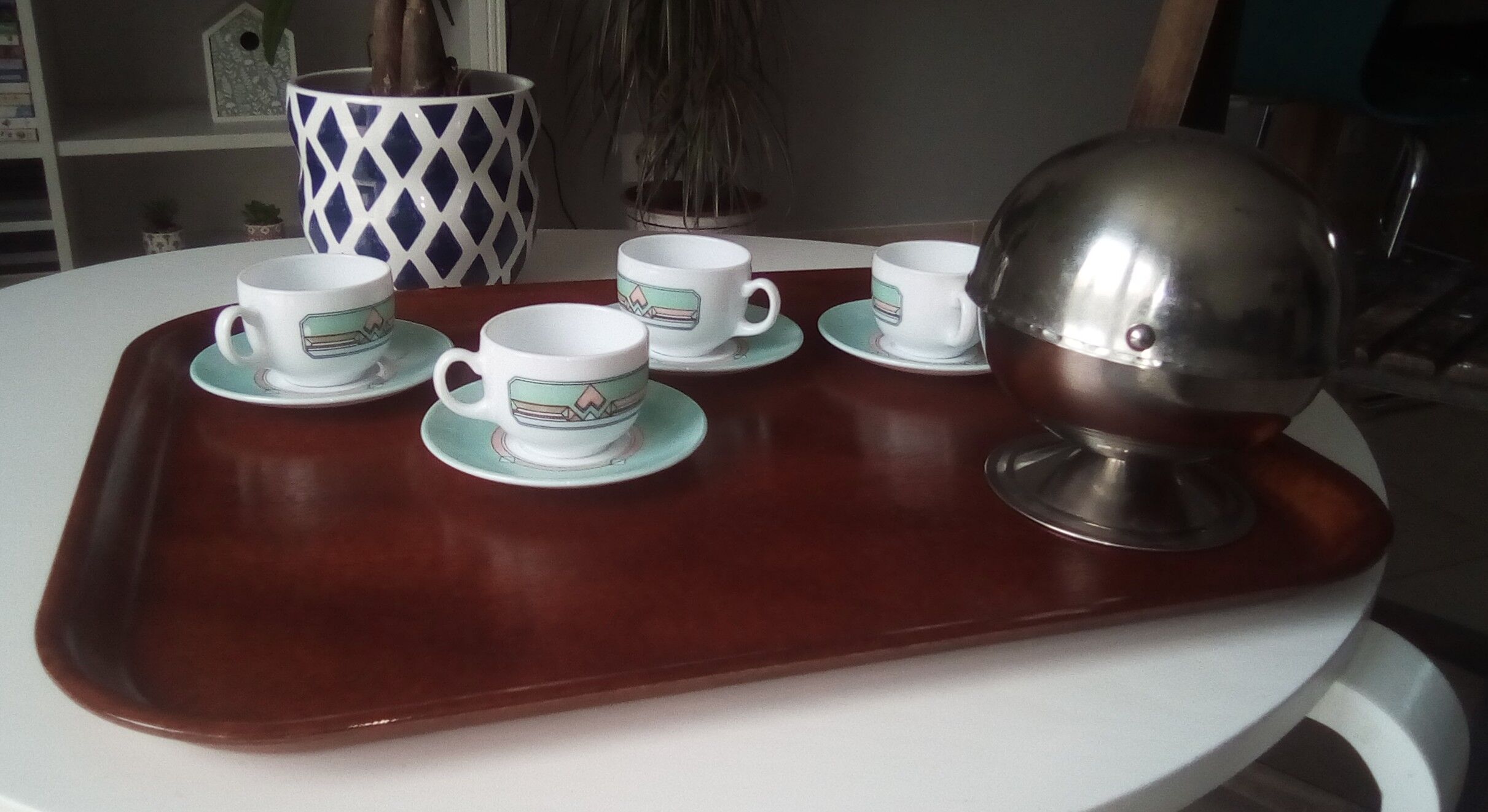 Lot of 4 vintage coffee cups graphic pattern