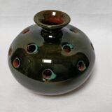 Round vase spikes flowers in green ceramic