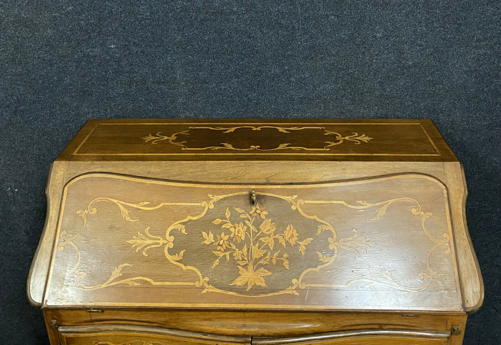 Dresser scriban Louis XV curved a befores in marquèterie