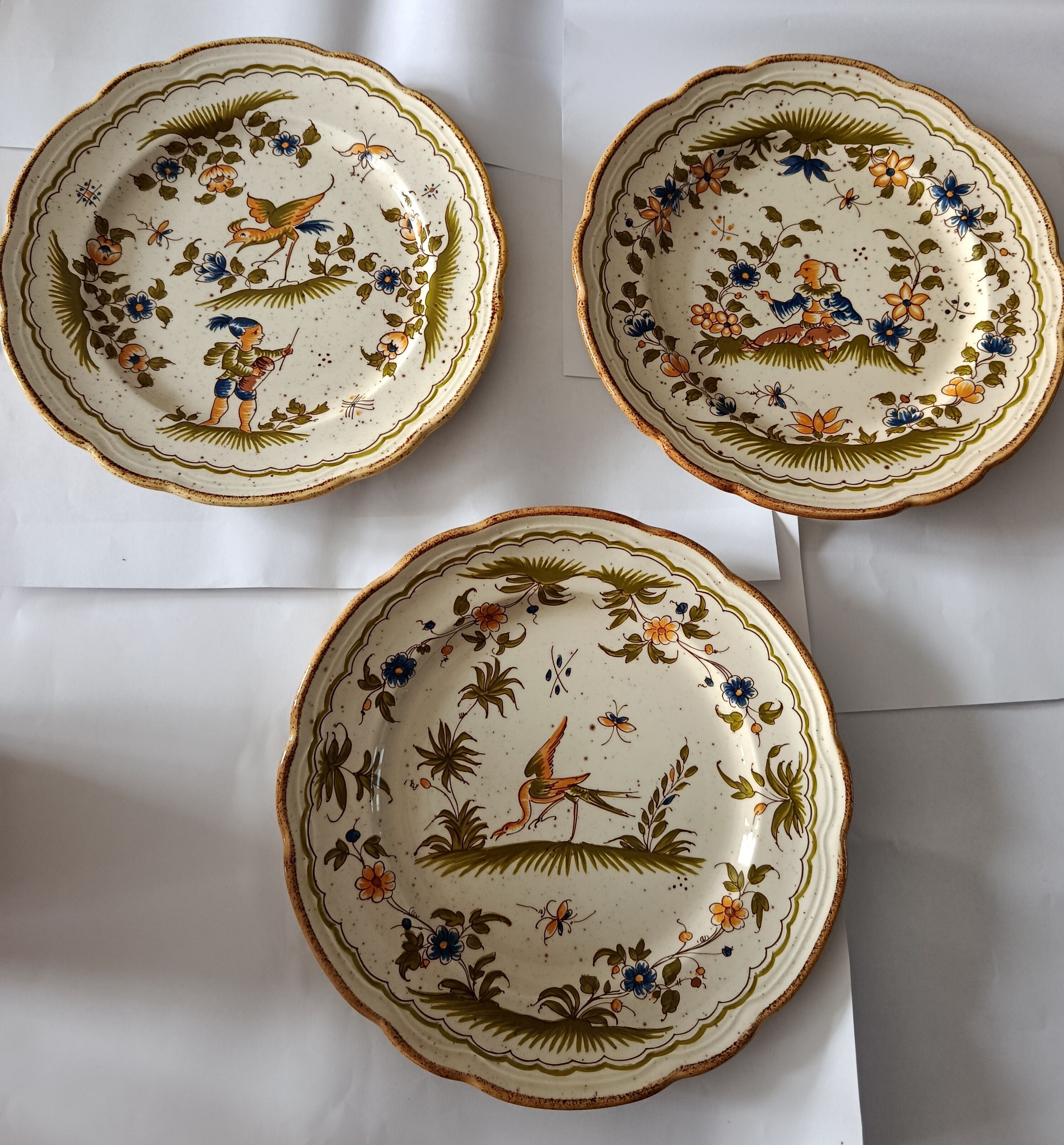 Vase and plates Old Moustiers