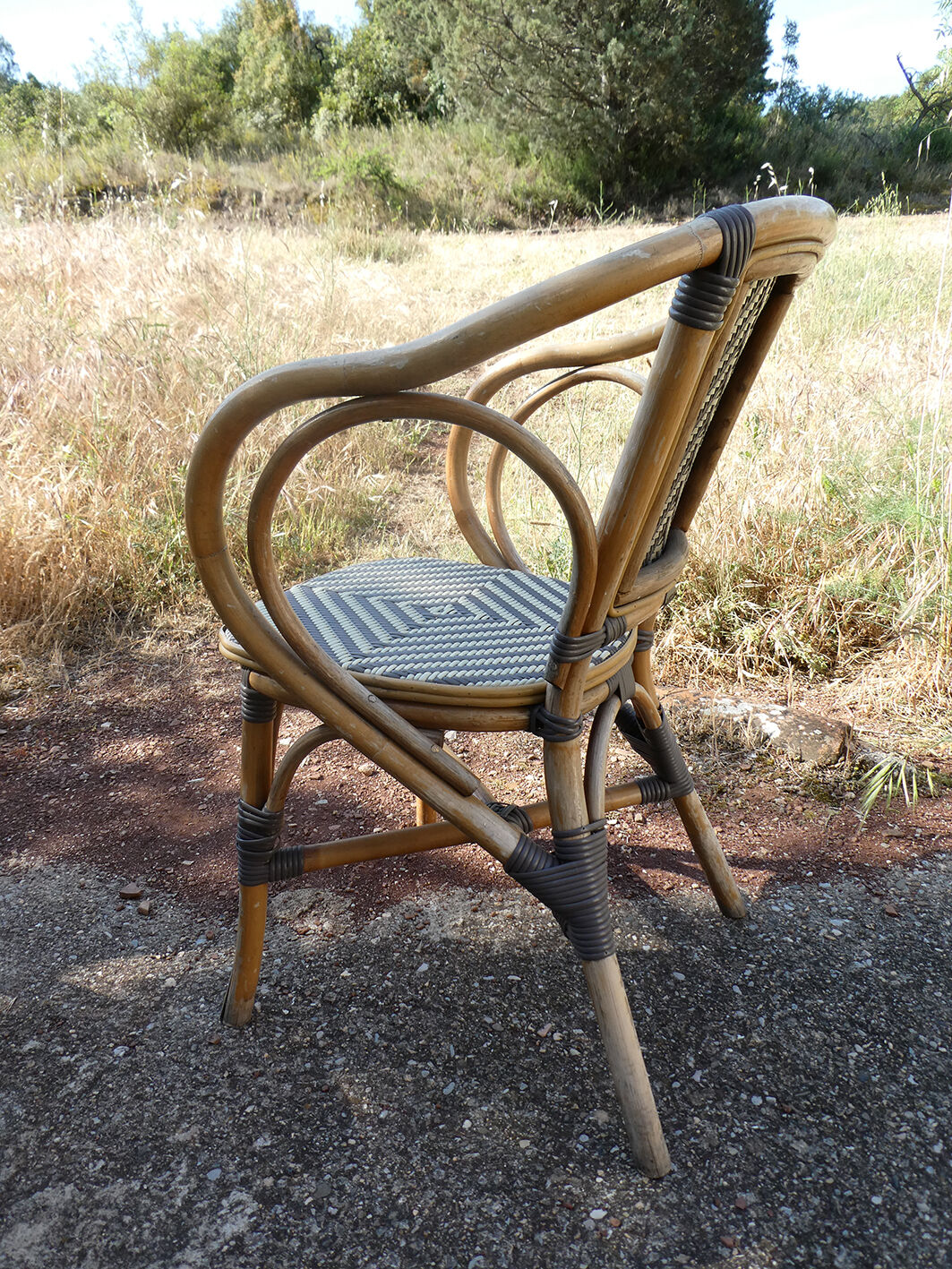 Ensemble de 6 fauteuils bistrot de terrasse en rotin type "parisienne".