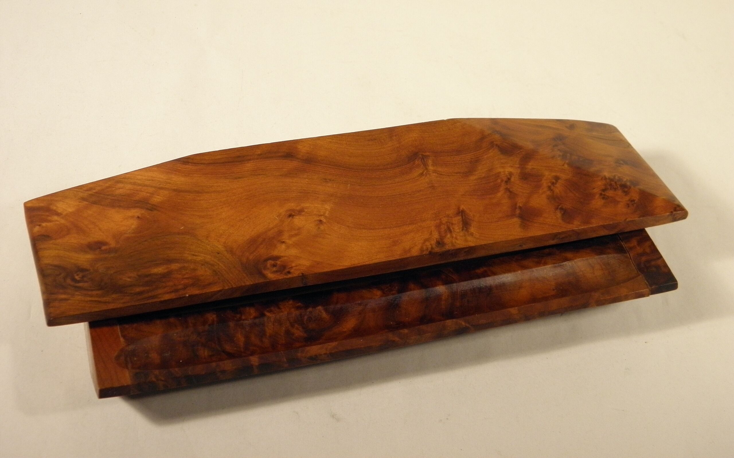 Boîte plumier en bois de loupe