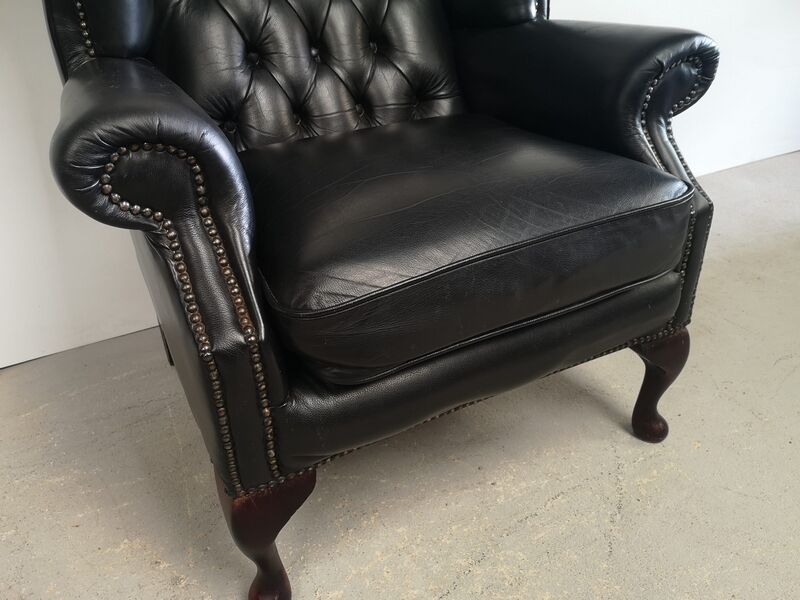 Fauteuil bergère chesterfield cuir noir