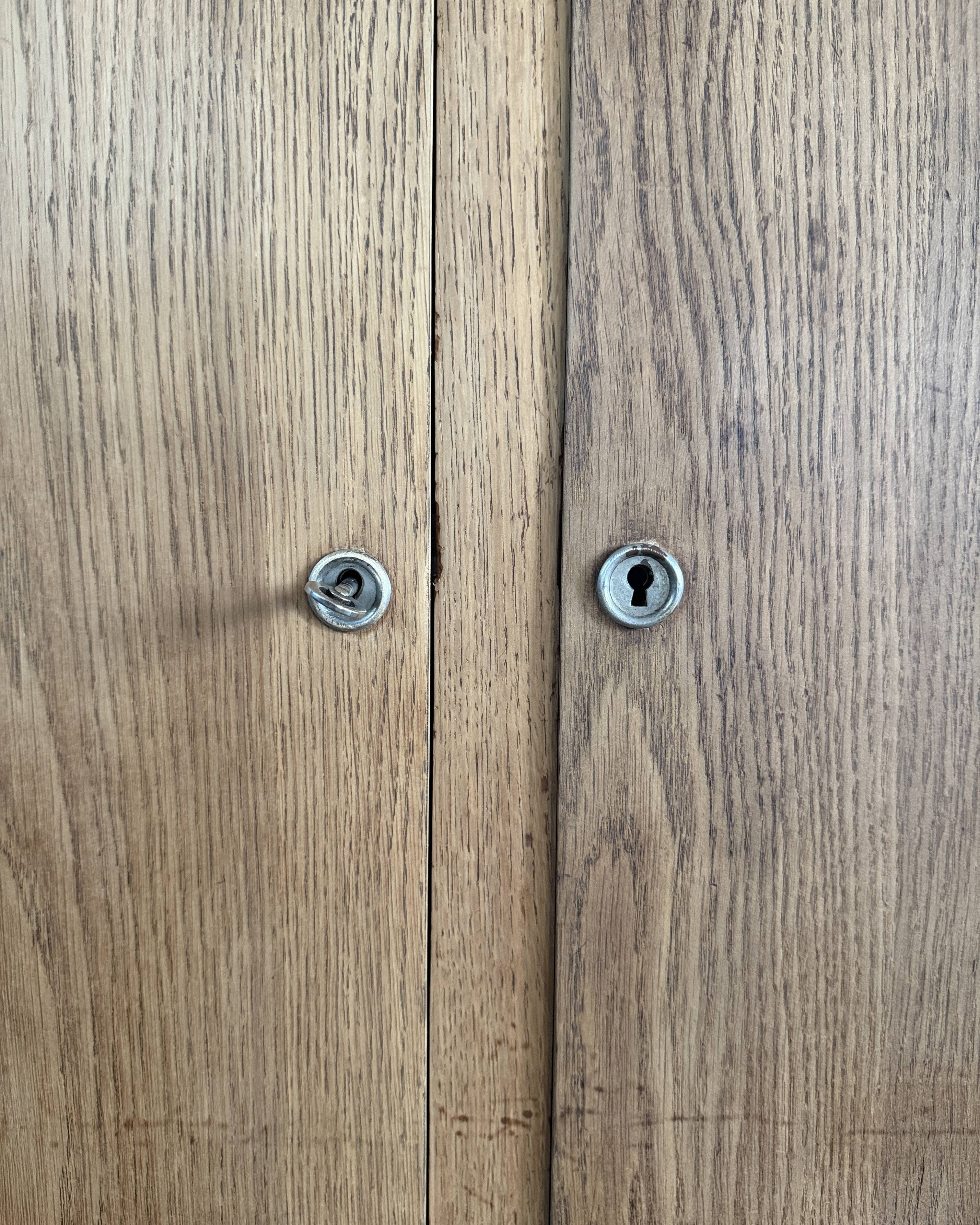 Armoire asymétrique art déco en chêne (restaurée)