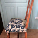 Series of 6 Louis XIII style chairs, in walnut