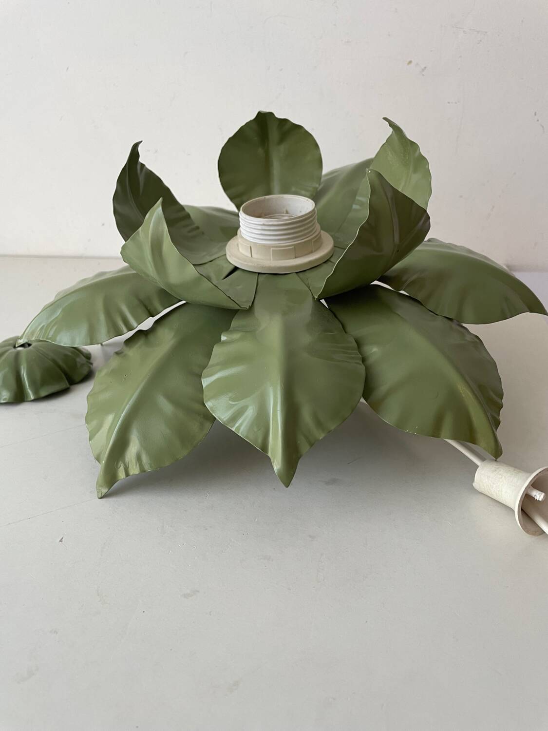 Green metal leaf wall light