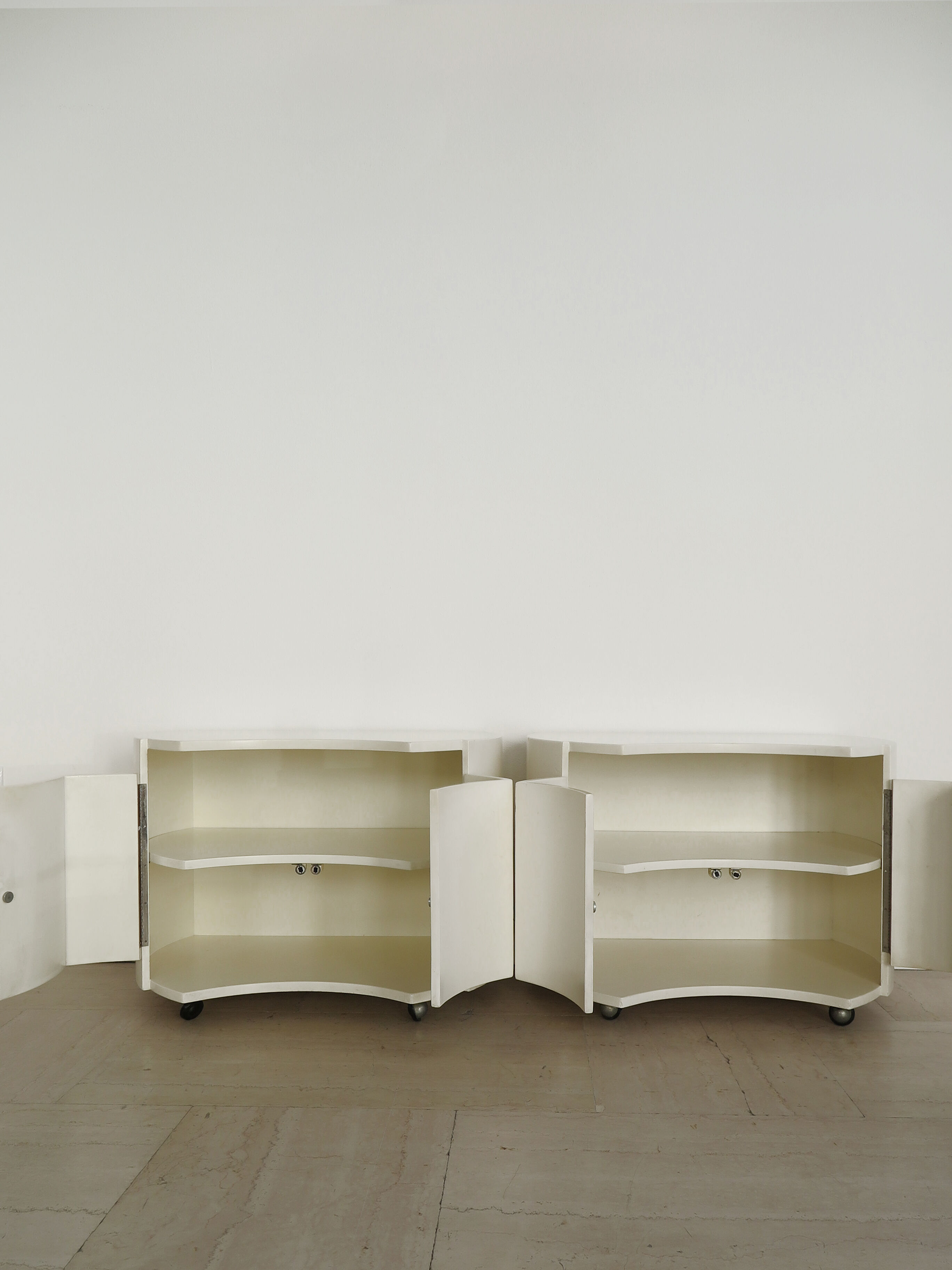 Simon Gavina Italian white lacquered wood  nigthstands, 1970s