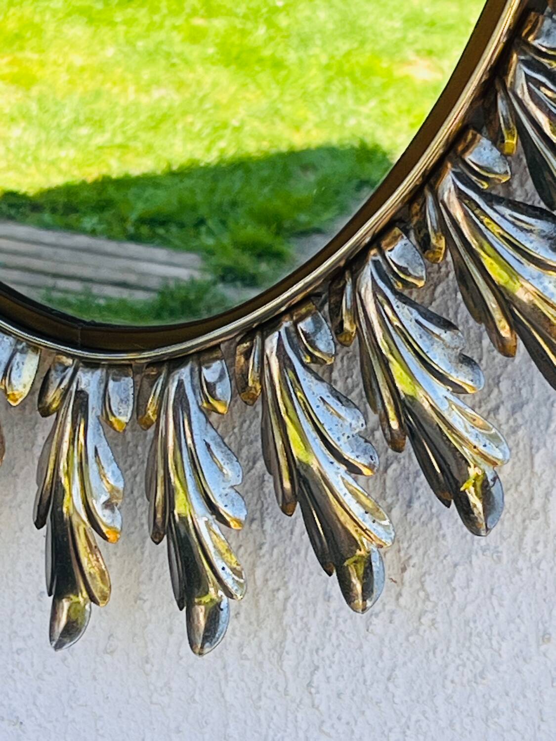 Oval leaf mirror