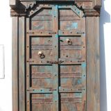 Indian door in old teak piece and patina of origin