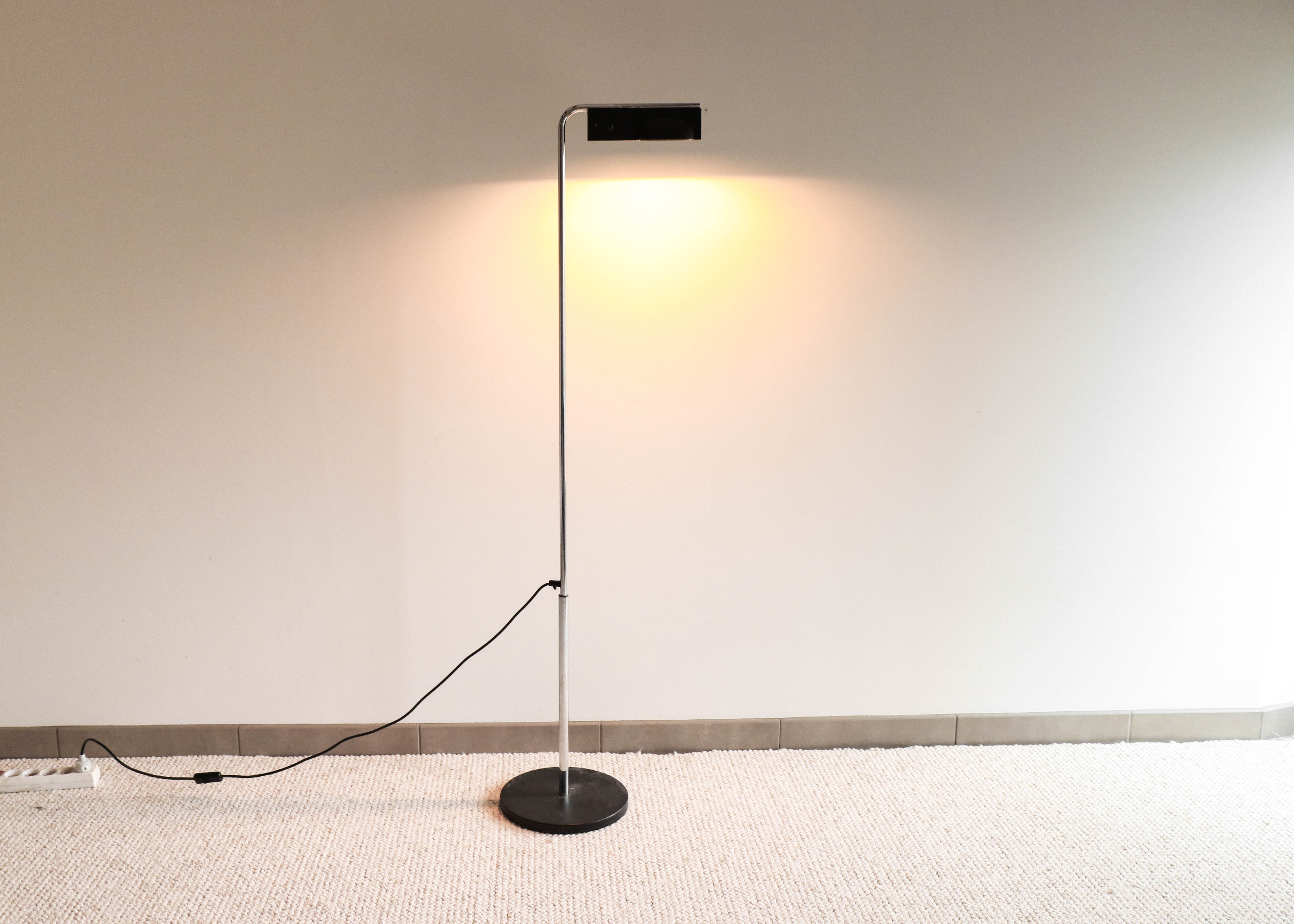 Ernesto Gismondi, Camera Terra lamppost, Artemide, 1980s