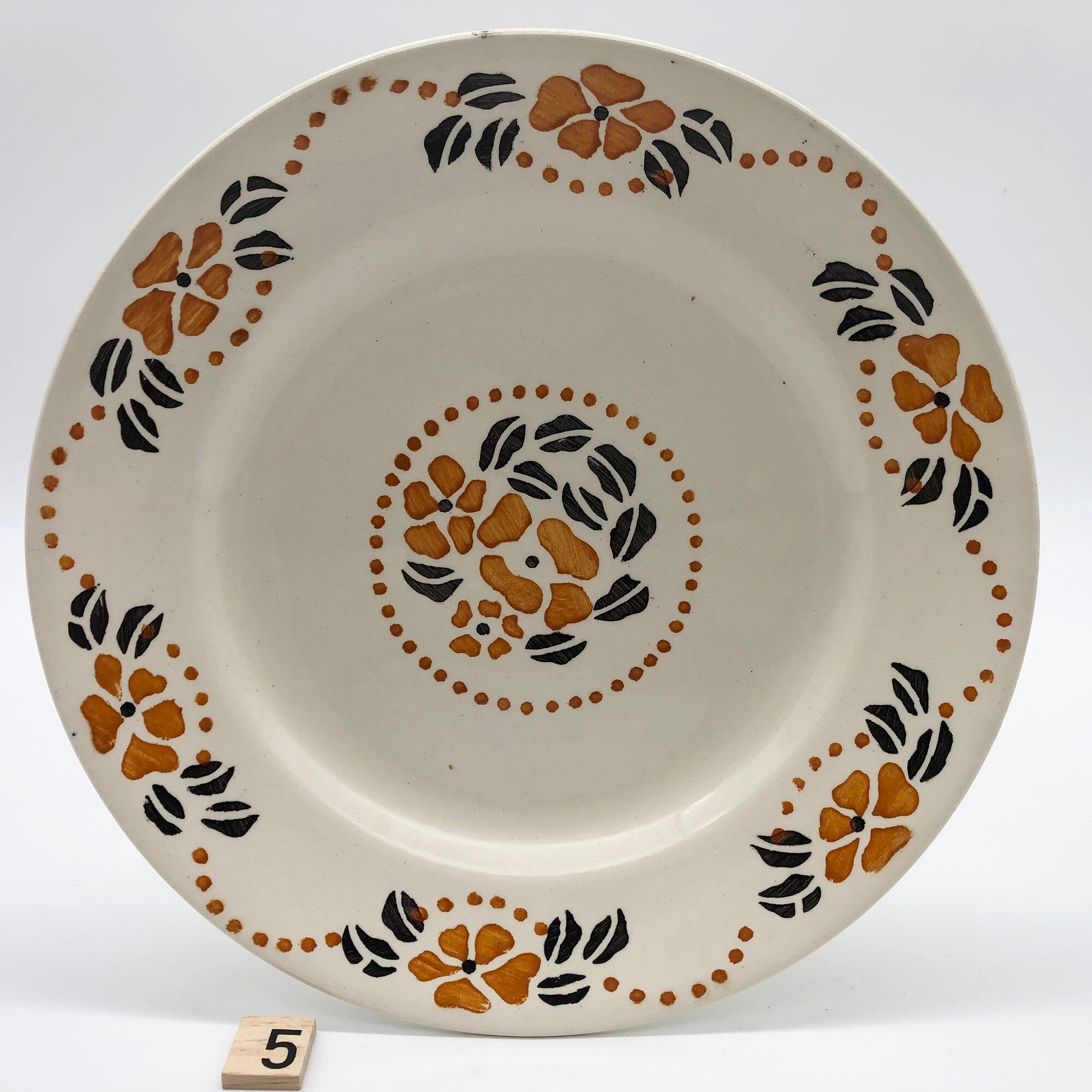 6 Flat plates in iron earth, "Longchamp" model "Primax"