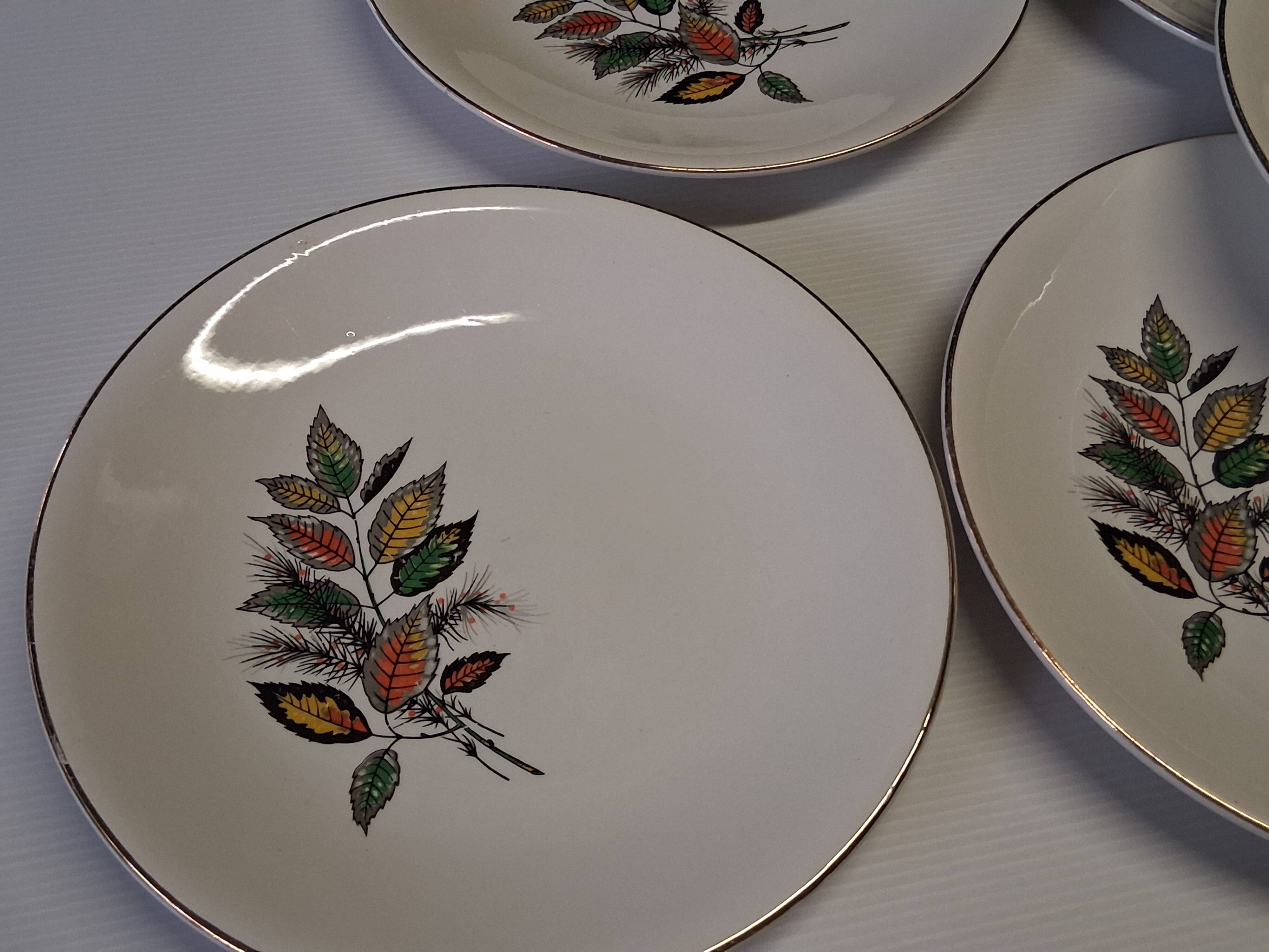 Set of 6 flat plates from Digoin Sarreguemines in good condition.