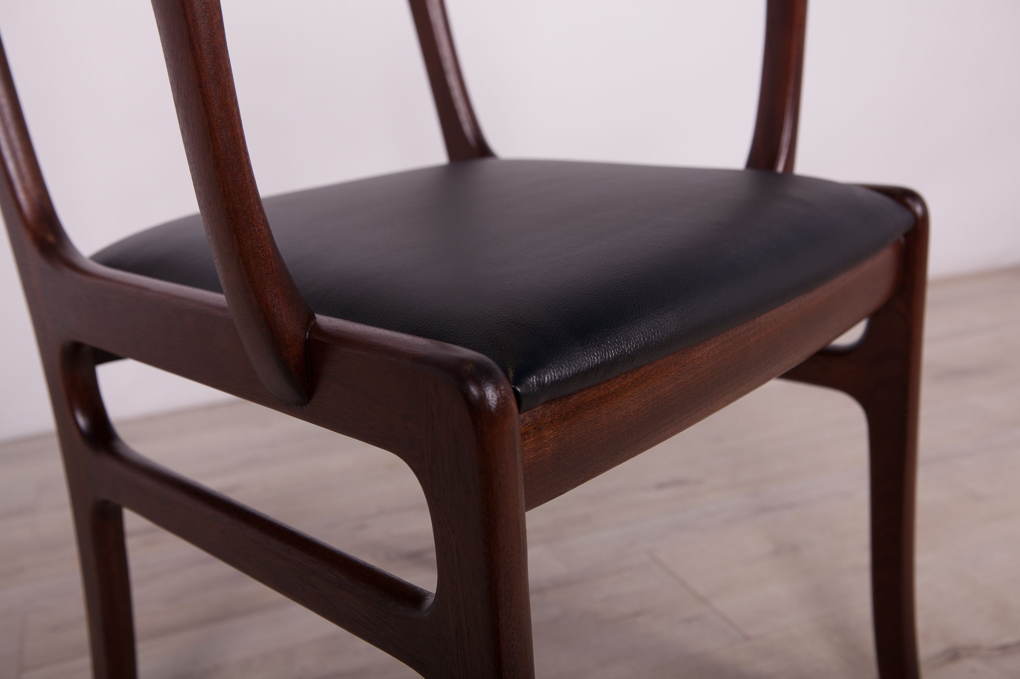 Set of 8 danish dining chairs by Ole Wanscher for Poul Jeppesens Møbelfabrik, 1960s